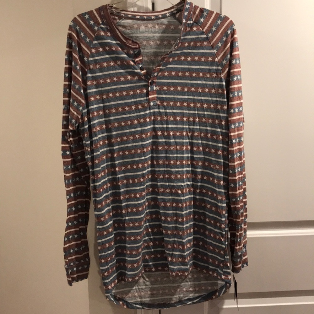 LuLaroe Mark XS! Woman or men can wear this shirt!
